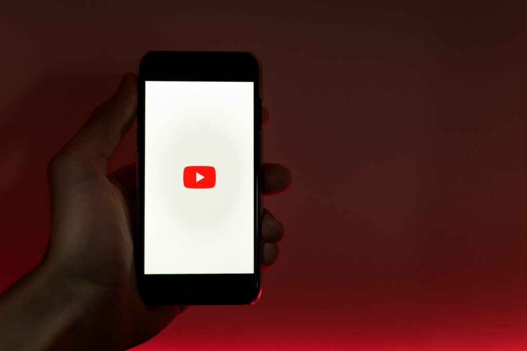 YouTubeを開く人